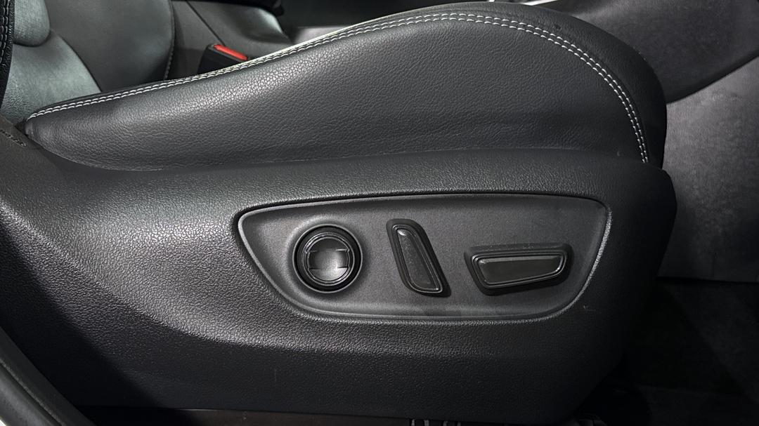 2024 Toyota RAV4 Cruiser (AWD) Hybrid, Automatic, 18584 km, Drivers Side Adjustment Panel