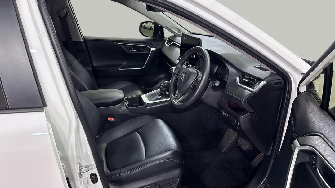 2024 Toyota RAV4 Cruiser (AWD) Hybrid, Automatic, 18584 km, Right Side Front Door Cabin View