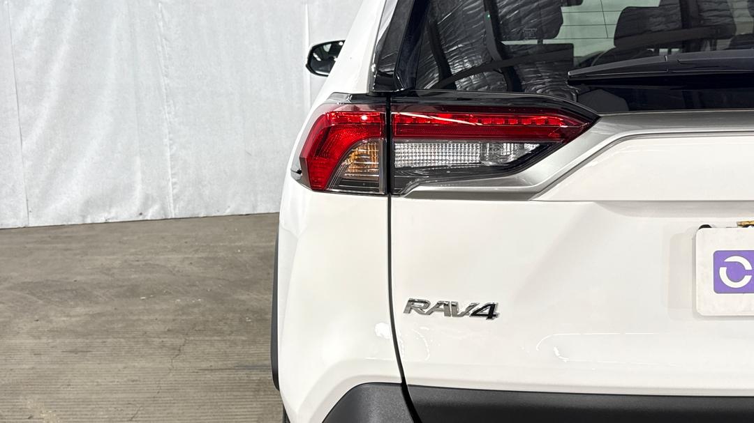 2024 Toyota RAV4 Cruiser (AWD) Hybrid, Automatic, 18584 km, Badge (Boot Left Side)