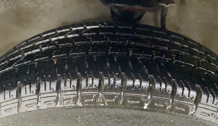 2017 Maruti Alto K10 LXI, Petrol, Manual, 50,582 km, Left Front Tyre Tread