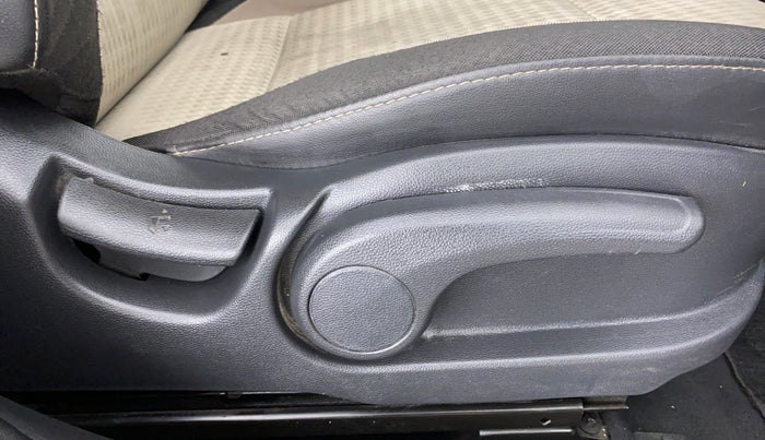2019 Hyundai Elite i20 1.2 SPORTS PLUS VTVT, Petrol, Manual, 29,484 km, Driver Side Adjustment Panel