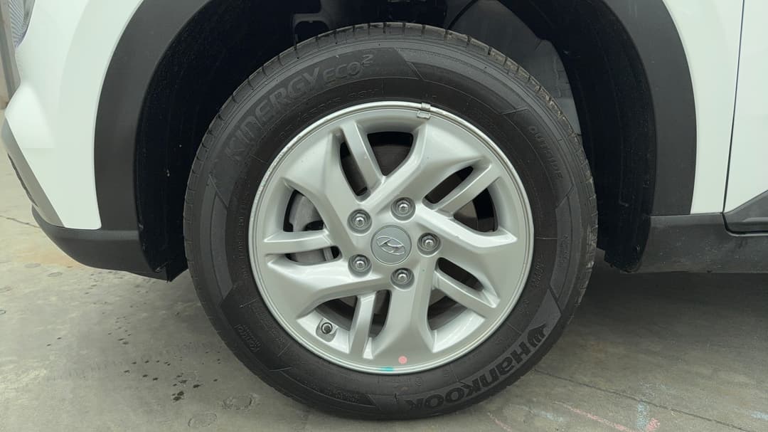 2025 Hyundai Venue Venue, Automatic, 6264 km, Left Front Wheel
