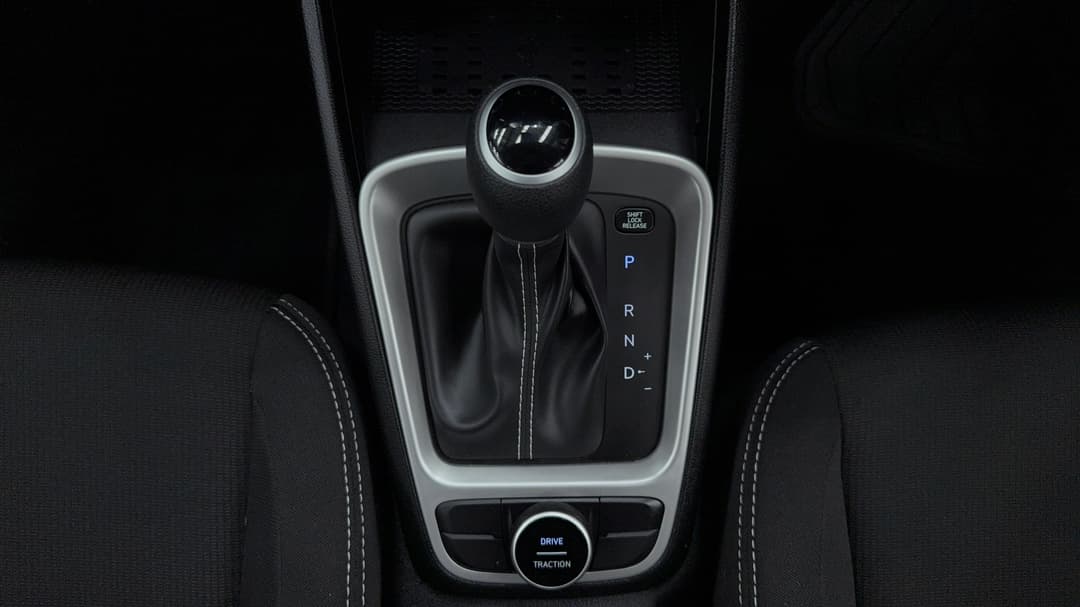 2025 Hyundai Venue Venue, Automatic, 6264 km, Gear Lever 