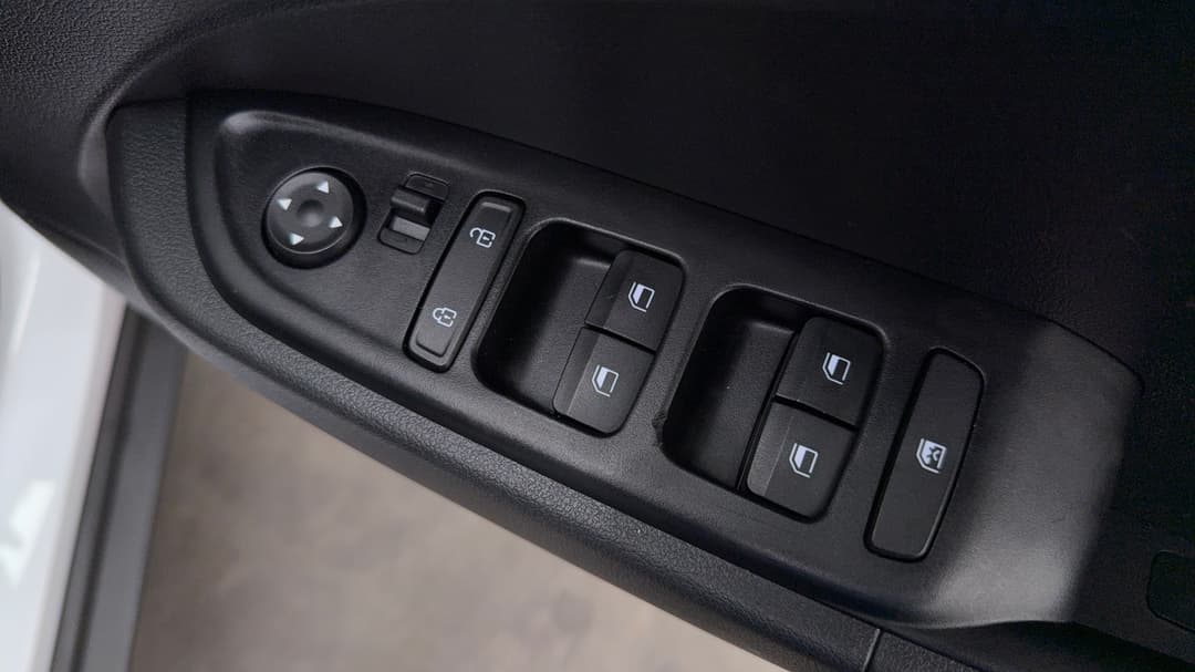 2025 Hyundai Venue Venue, Automatic, 6264 km, Drivers Side Door Panel Controls