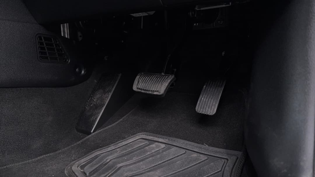 2025 Hyundai Venue Venue, Automatic, 6264 km, Pedals and Footmat