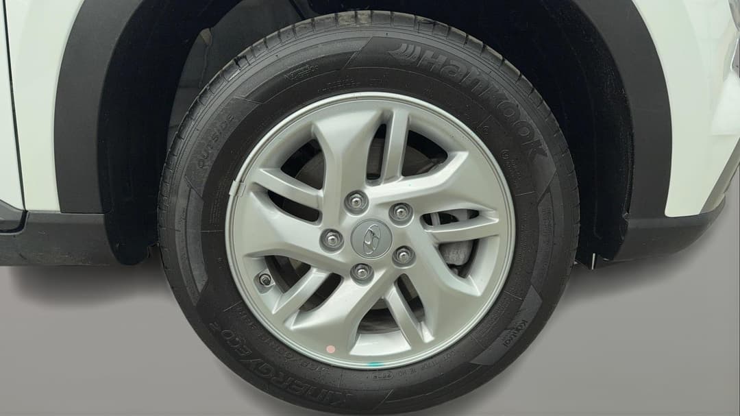 2025 Hyundai Venue Venue, Automatic, 6264 km, Right Front Wheel