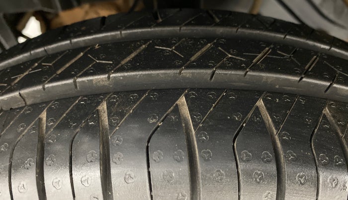 2014 Datsun Go T, Petrol, Manual, 78,416 km, Left Front Tyre Tread