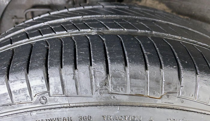 2015 Hyundai Elite i20 MAGNA 1.2, Petrol, Manual, 66,203 km, Right Rear Tyre Tread