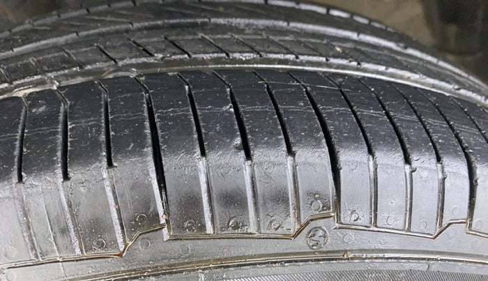 2015 Hyundai Elite i20 MAGNA 1.2, Petrol, Manual, 66,203 km, Left Rear Tyre Tread