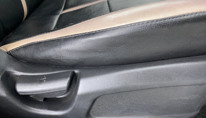 2015 Hyundai Elite i20 MAGNA 1.2, Petrol, Manual, 66,203 km, Driver Side Adjustment Panel