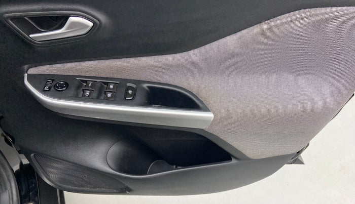 2021 Nissan MAGNITE XV MT, Petrol, Manual, 17,660 km, Driver Side Door Panels Control