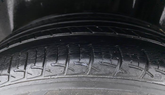 2017 Maruti Ciaz ZETA 1.4 VVT, Petrol, Manual, 50,475 km, Left Rear Tyre Tread
