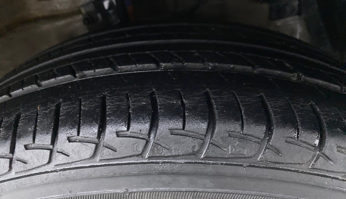 2017 Maruti Ciaz ZETA 1.4 VVT, Petrol, Manual, 50,475 km, Right Front Tyre Tread