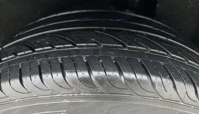 2016 Maruti Baleno DELTA 1.2 K12, Petrol, Manual, 49,583 km, Left Rear Tyre Tread