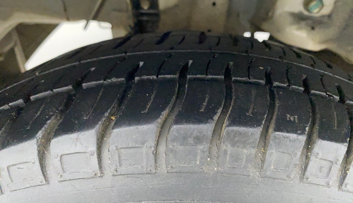 2011 Hyundai Eon ERA, Petrol, Manual, 17,080 km, Right Rear Tyre Tread