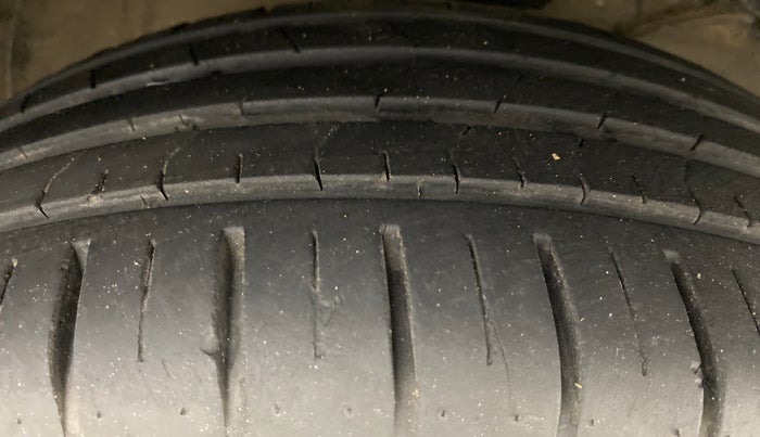 2019 Toyota Glanza V MT PETROL, Petrol, Manual, 24,520 km, Right Front Tyre Tread