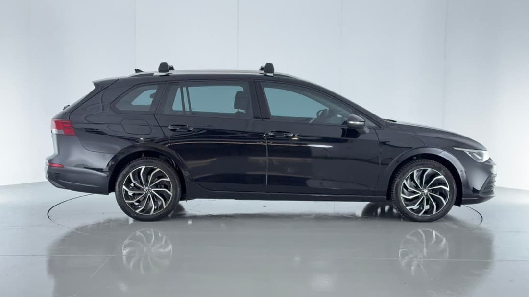 2022 Volkswagen Golf 110tsi Life, Automatic, 56580 km, Right Side View