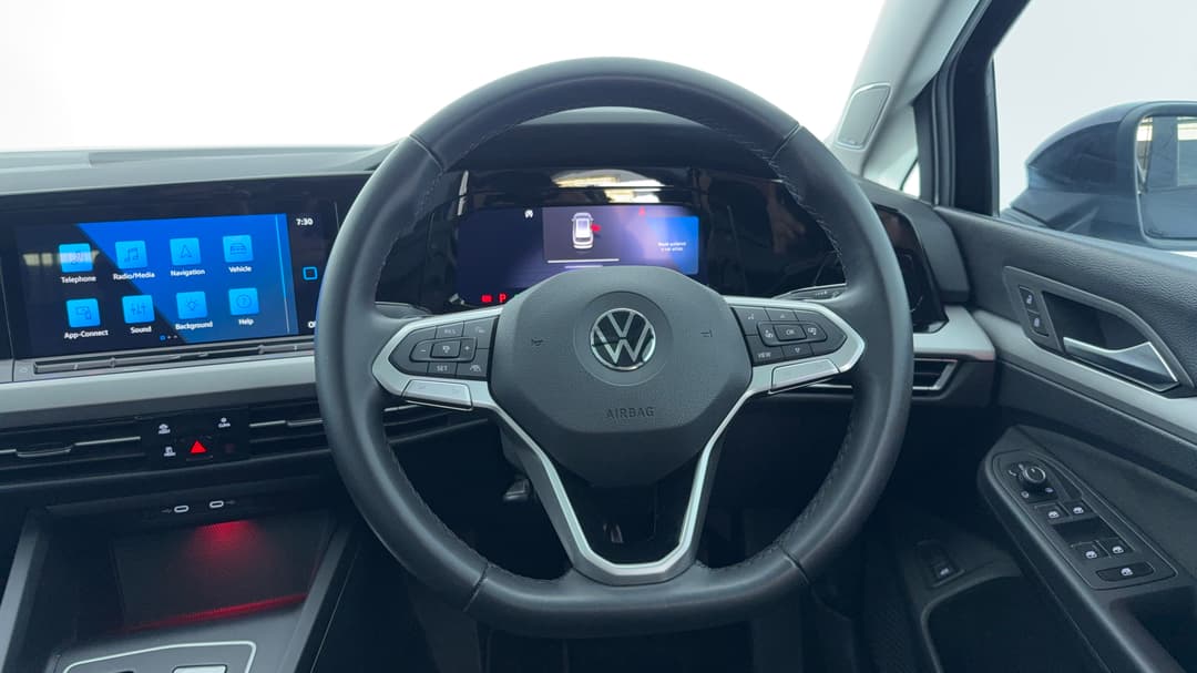 2022 Volkswagen Golf 110tsi Life, Automatic, 56580 km, Steering Wheel Close-up