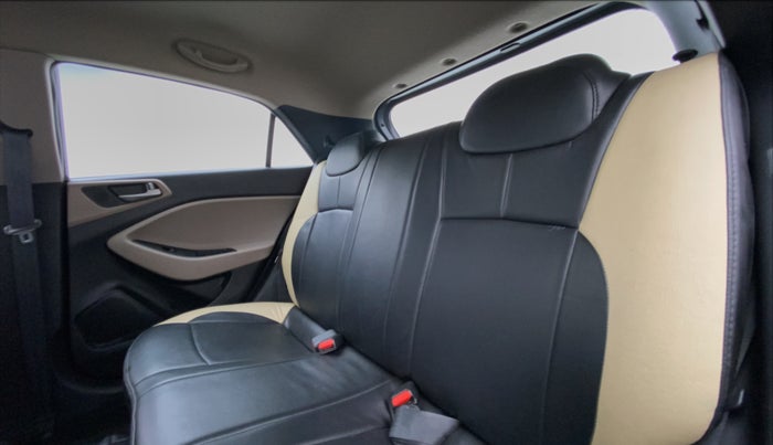 2015 Hyundai Elite i20 SPORTZ (O) 1.2, Petrol, Manual, 20,534 km, Right Side Rear Door Cabin View