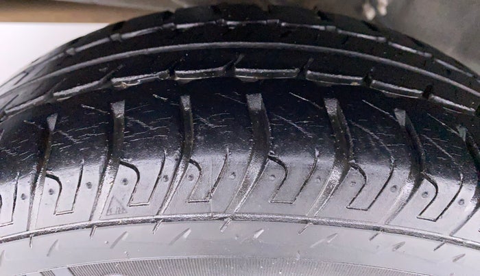 2015 Datsun Go Plus T, Petrol, Manual, 23,949 km, Right Rear Tyre Tread