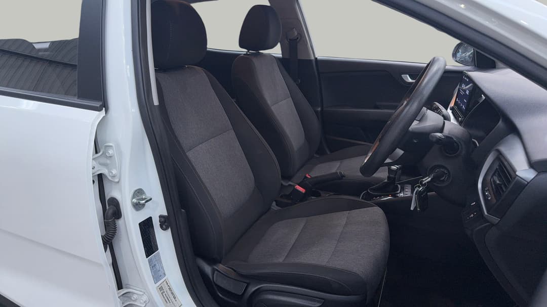 2022 Kia Stonic S, Automatic, 57701 km, Right Side Front Door Cabin View