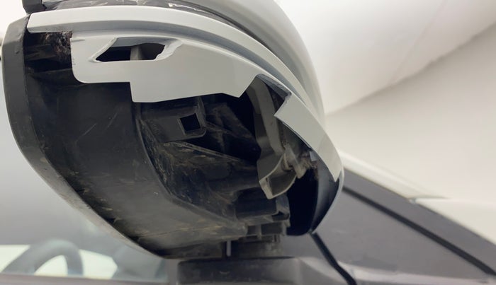 2017 Honda Brio VX AT, Petrol, Automatic, 66,545 km, Right rear-view mirror - Cover has minor damage