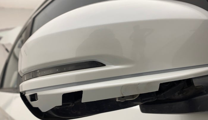 2017 Honda Brio VX AT, Petrol, Automatic, 66,545 km, Right rear-view mirror - Minor folding noise
