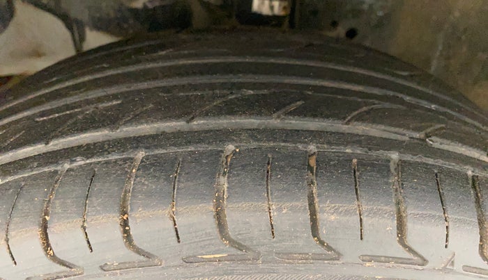 2015 Honda Brio S MT, Petrol, Manual, 96,198 km, Left Front Tyre Tread