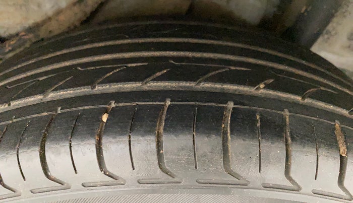 2015 Honda Brio S MT, Petrol, Manual, 96,198 km, Left Rear Tyre Tread