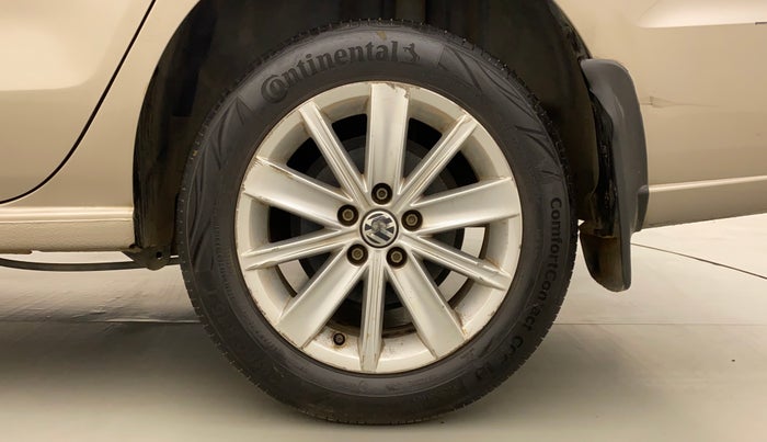 2016 Volkswagen Vento HIGHLINE PETROL AT, Petrol, Automatic, 80,842 km, Left Rear Wheel