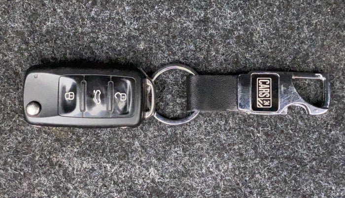 2016 Volkswagen Vento HIGHLINE PETROL AT, Petrol, Automatic, 80,842 km, Key Close Up