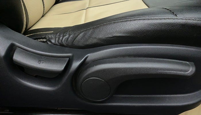 2016 Hyundai Elite i20 ASTA 1.2, Petrol, Manual, 46,947 km, Driver Side Adjustment Panel