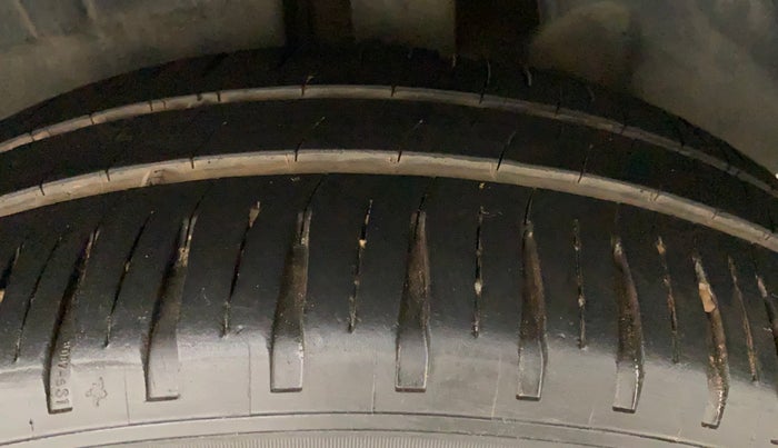 2017 Maruti Dzire ZDI, Diesel, Manual, 88,694 km, Left Rear Tyre Tread