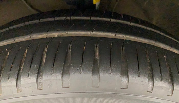 2017 Maruti Dzire ZDI, Diesel, Manual, 88,694 km, Left Front Tyre Tread