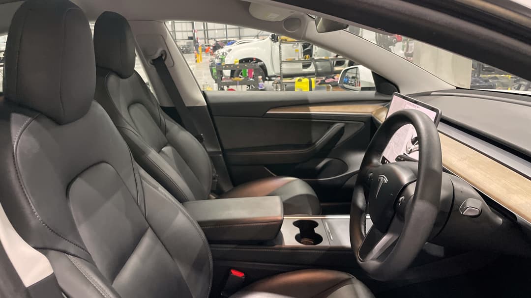 2021 Tesla Model 3 Standard Range Plus RWD, Automatic, 42960 km, Right Side Front Door Cabin View