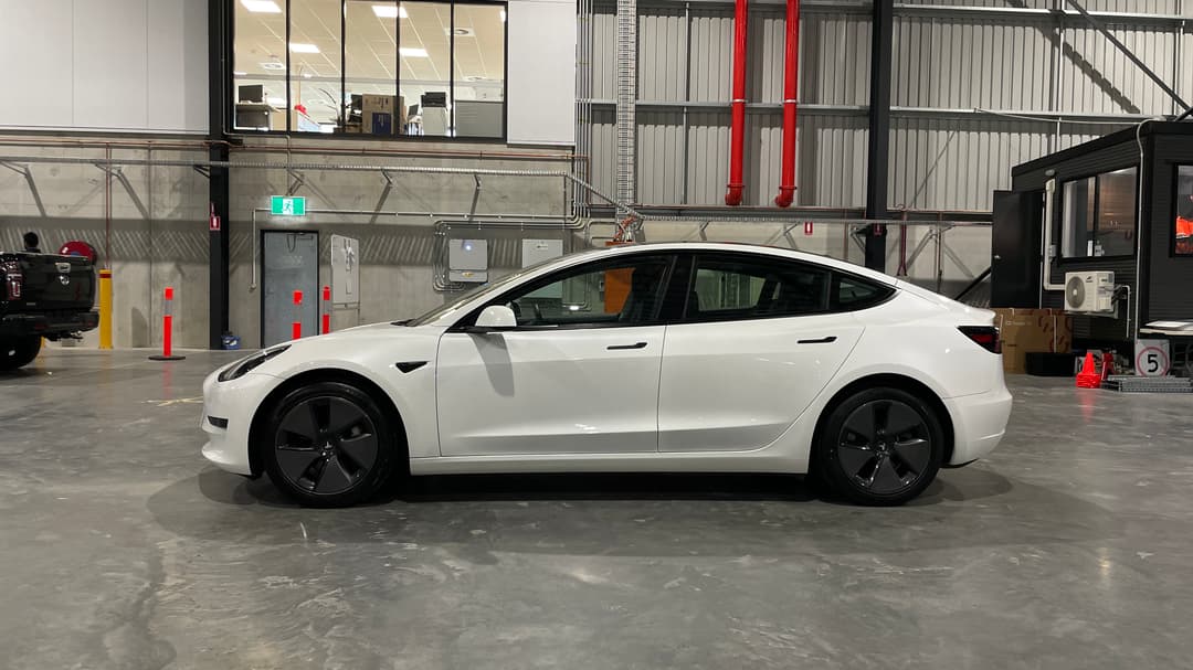 2021 Tesla Model 3 Standard Range Plus RWD, Automatic, 42960 km, Left Side View