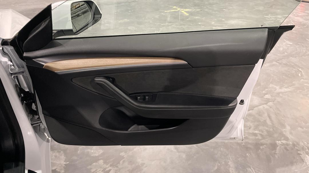 2021 Tesla Model 3 Standard Range Plus RWD, Automatic, 42960 km, Speaker View
