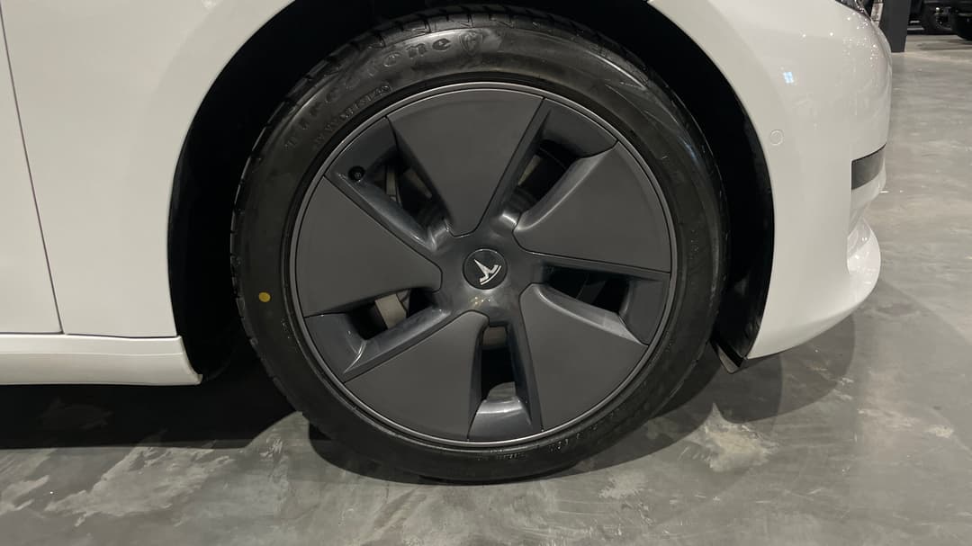 2021 Tesla Model 3 Standard Range Plus RWD, Automatic, 42960 km, Right Front Wheel