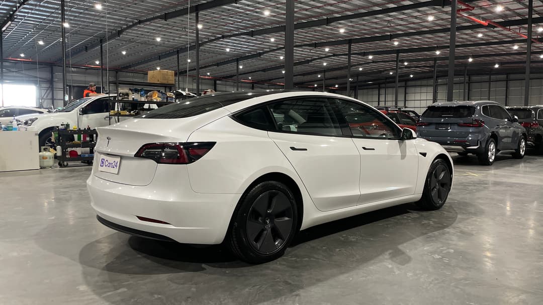 2021 Tesla Model 3 Standard Range Plus RWD, Automatic, 42960 km, Right Back Diagonal (45- Degree) View