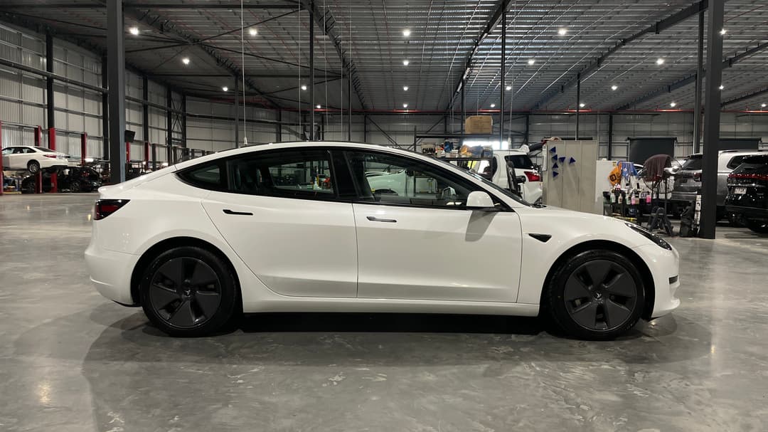 2021 Tesla Model 3 Standard Range Plus RWD, Automatic, 42960 km, Right Side View