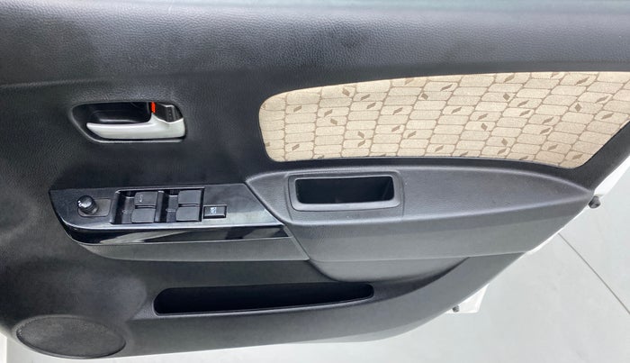 2018 Maruti Wagon R 1.0 VXI OPT, Petrol, Manual, 43,806 km, Driver Side Door Panels Control