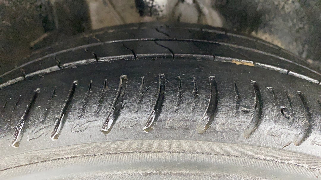 Right Front Tyre Tread