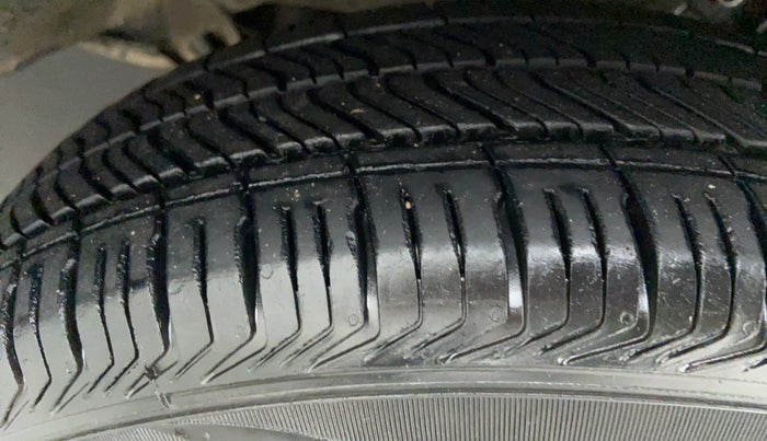 2012 Maruti Swift Dzire VDI BS IV, Diesel, Manual, 1,46,007 km, Right Front Tyre Tread