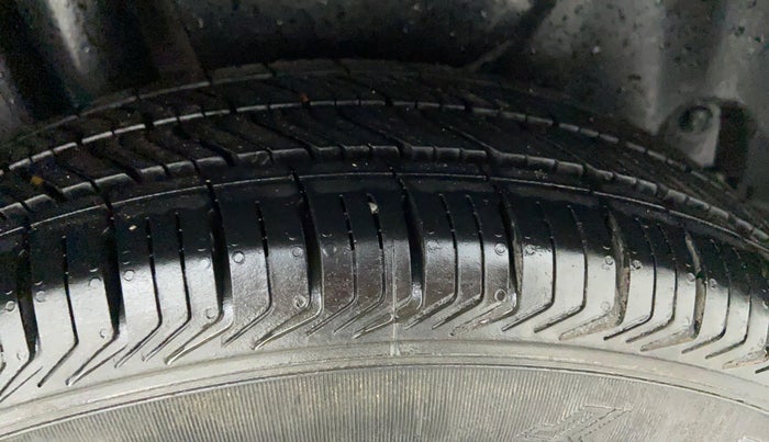 2012 Maruti Swift Dzire VDI BS IV, Diesel, Manual, 1,46,007 km, Right Rear Tyre Tread