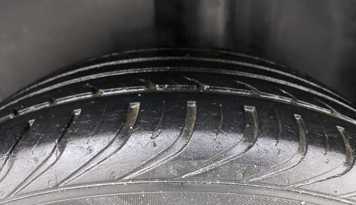 2018 Volkswagen Ameo COMFORTLINE 1.0L, Petrol, Manual, 31,183 km, Left Rear Tyre Tread