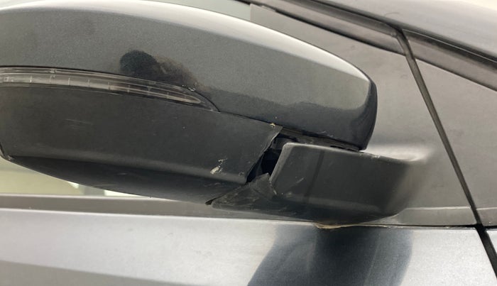 2018 Volkswagen Ameo COMFORTLINE 1.0L, Petrol, Manual, 31,183 km, Right rear-view mirror - Cover has minor damage