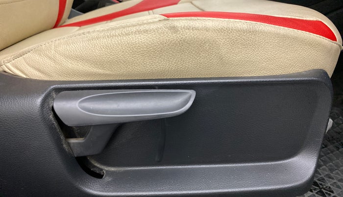 2018 Volkswagen Ameo COMFORTLINE 1.0L, Petrol, Manual, 31,183 km, Driver Side Adjustment Panel