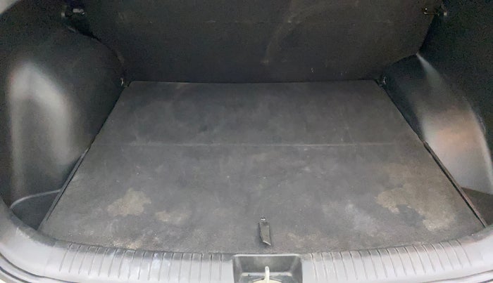 2015 Hyundai Creta SX PLUS 1.6 PETROL, Petrol, Manual, 55,897 km, Dicky (Boot door) - Parcel tray missing