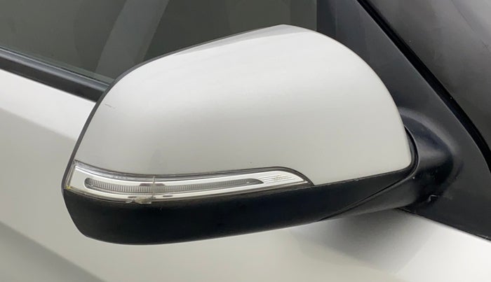 2015 Hyundai Creta SX PLUS 1.6 PETROL, Petrol, Manual, 55,897 km, Right rear-view mirror - Indicator light has minor damage