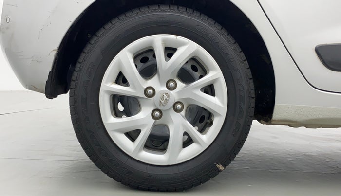 2017 Hyundai Grand i10 Sportz(O) 1.2 MT, Petrol, Manual, 35,162 km, Right Rear Wheel